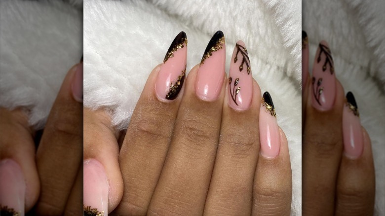 black and gold nails