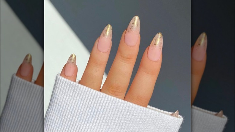 gold gradient nails