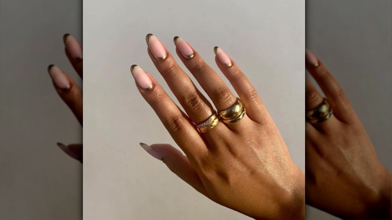 gold circle nails