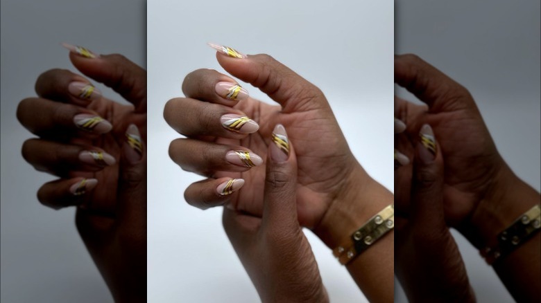 gold stripe nails