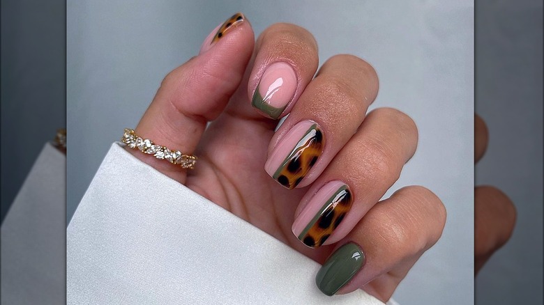 Split tortoise shell manicure