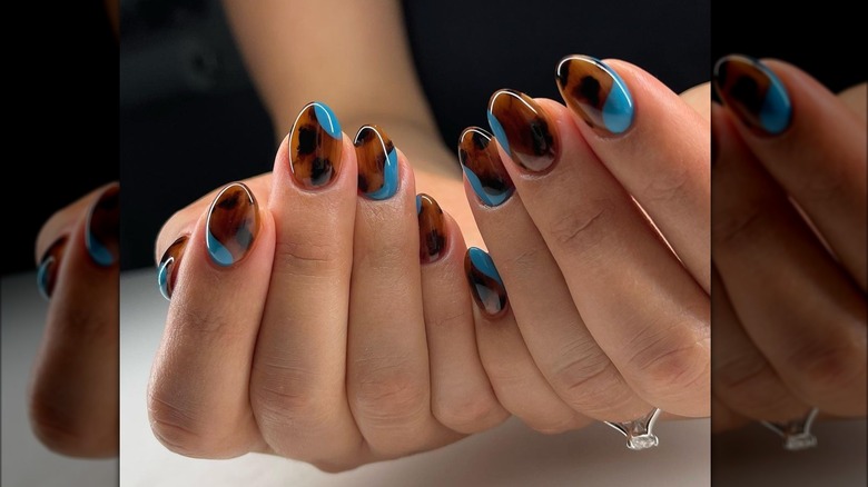 Split tortoise shell manicure