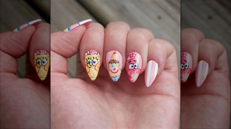 hand with spongebob themed nails