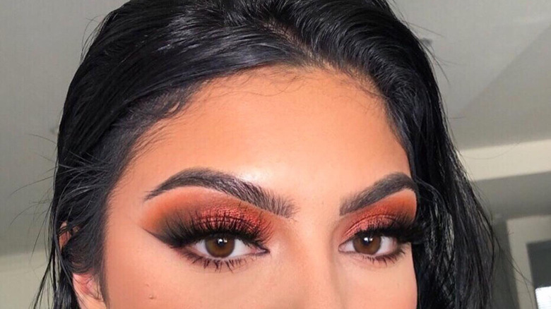 Orange and brown eyeshadow false lashes