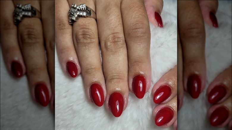 red nails