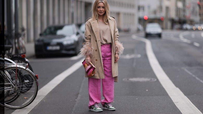 Tanja Comba wearing linen pants