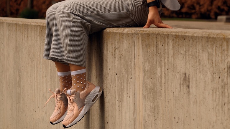 Classic joggers in peach color