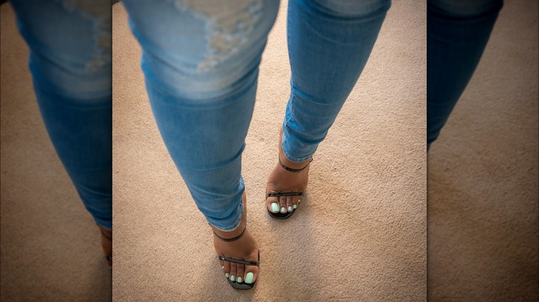 Mint green pedicure 