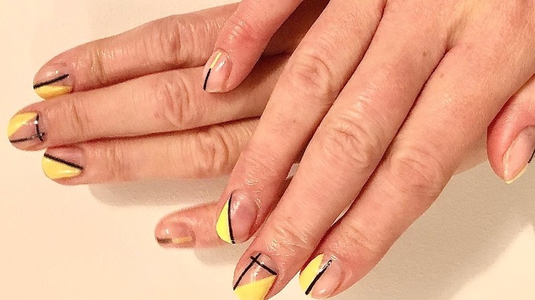 abstract lines manicure