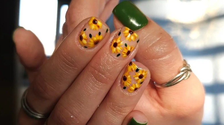 Sunflower nail design