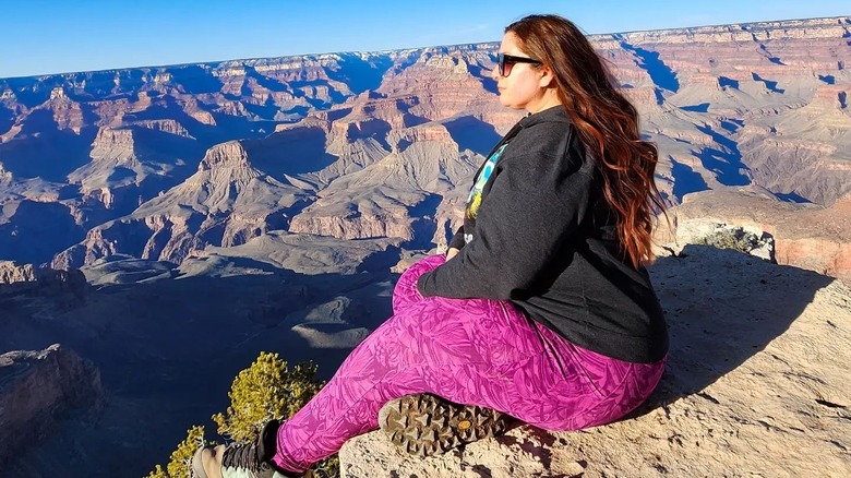 Woman wearing Superfit Hero leggings