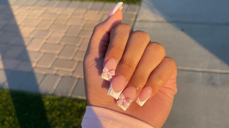 Bow sweater nails