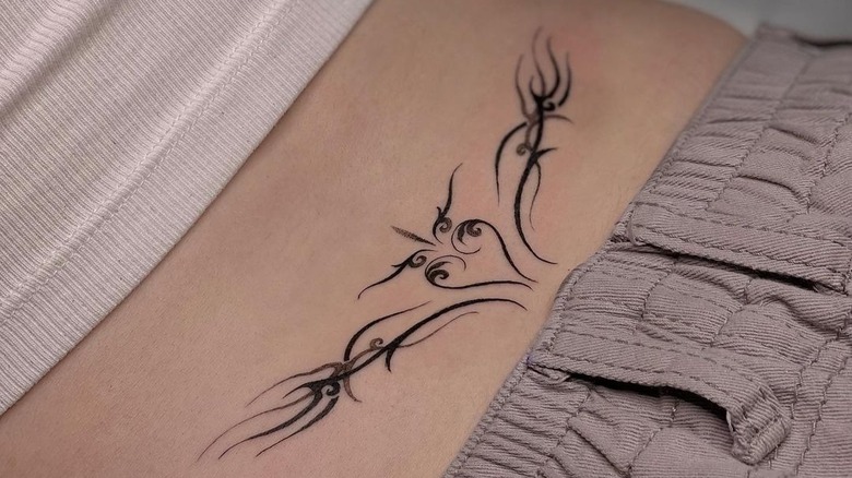 Tail Tattoos' Are Trending Again, So The '90s Renaissance Is Officially  Complete
