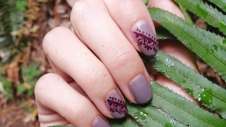 Mauve purple manicure with designs