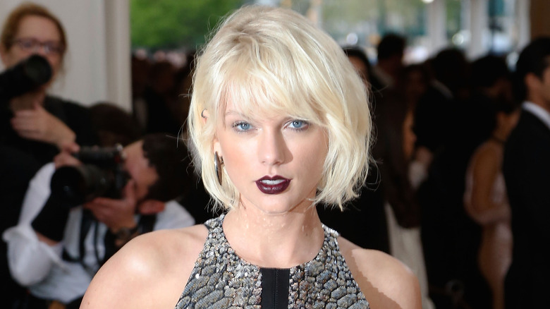 Taylor Swift platinum hair silver dress
