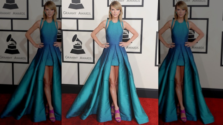 Taylor Swift in teal