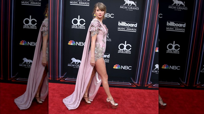 Taylor Swift in lavender dress