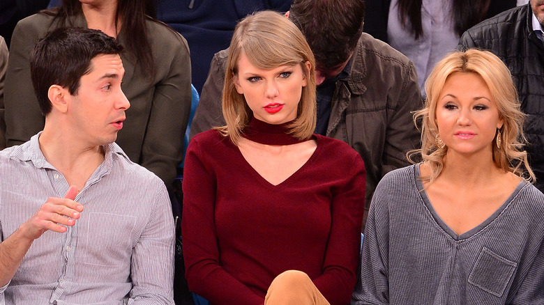 Taylor Swift in a maroon sweater