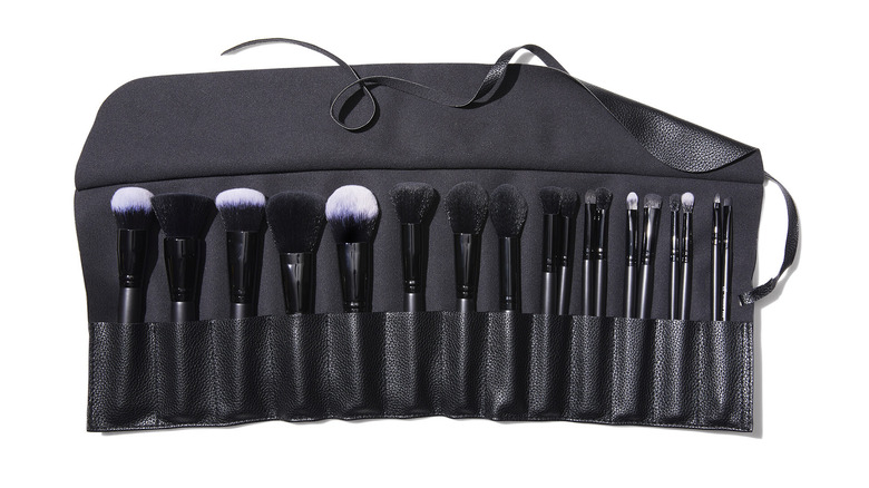 e.l.f. 19 Piece Makeup Brush Set & Roll