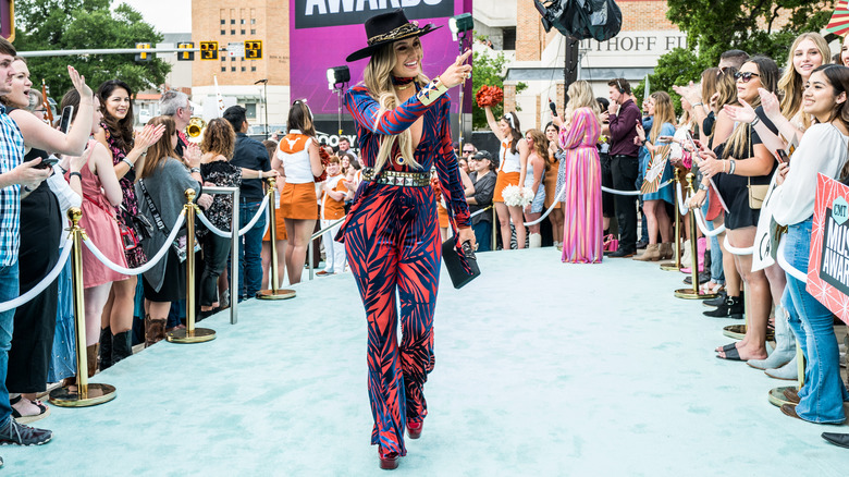 Lainey Wilson at the 2023 CMT Music Awards 