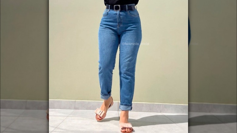 mom jeans summer sandals
