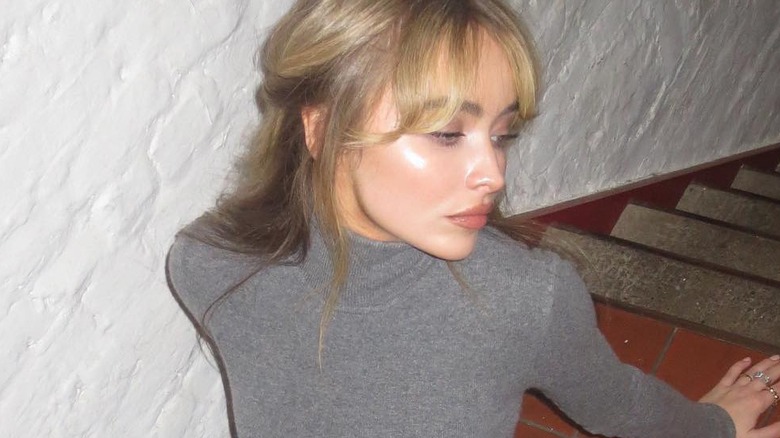 Sabrina carpenter no makeup look.