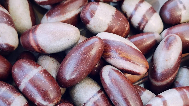 shiva lingam stones