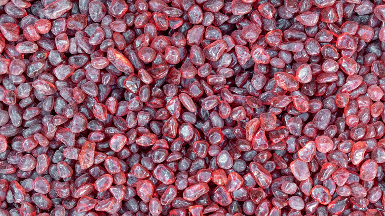 Garnet stones