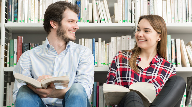 couple at bookstore