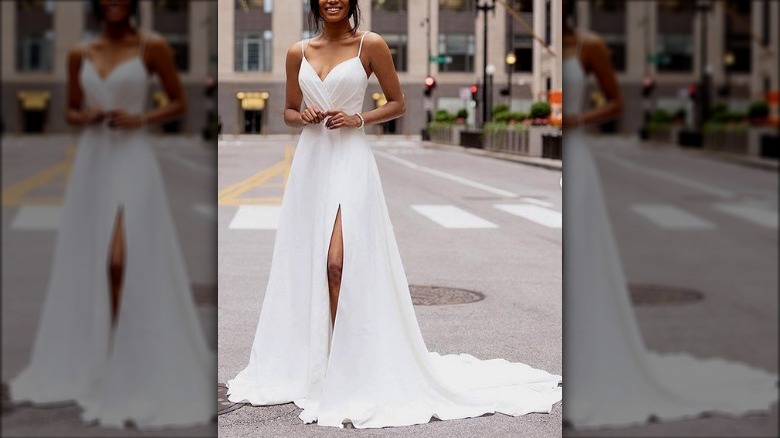 Simple flowing wedding dress 