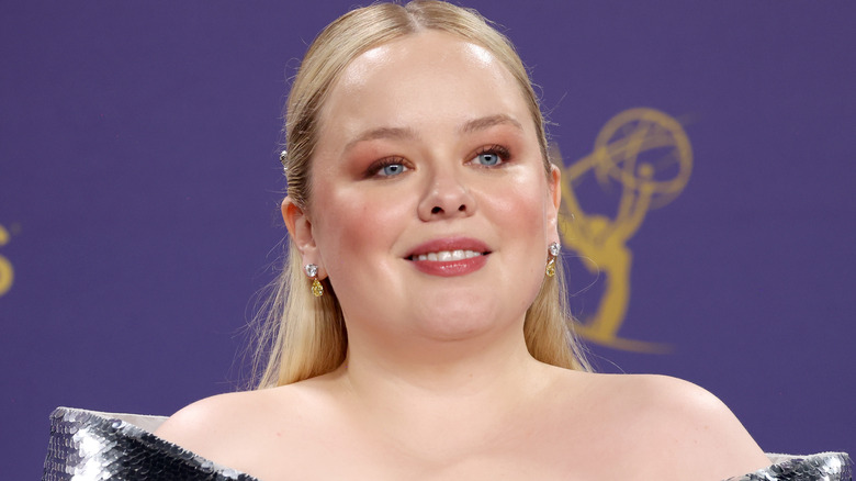 Nicola Coughlan wearing a center part at the Emmy awards