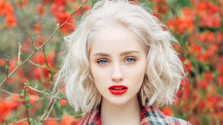 woman with a wavy blended bob