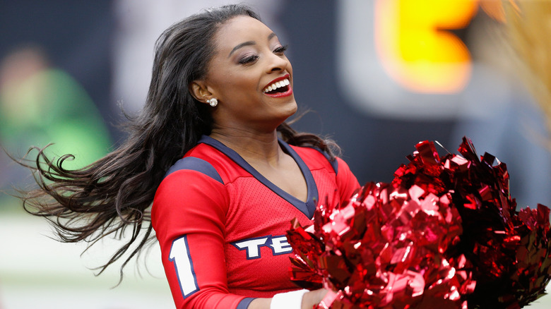 Simone Biles cheering