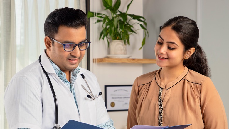 Doctor talking to female patient 