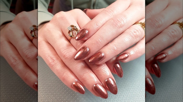 Bronze nails with gold rings