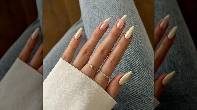 Long almond-shaped cream chrome nails 