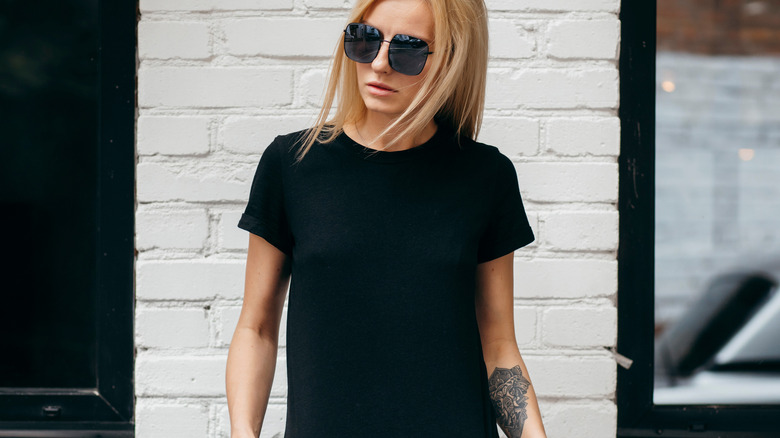 Woman wearing black t-shirt and sunglasses