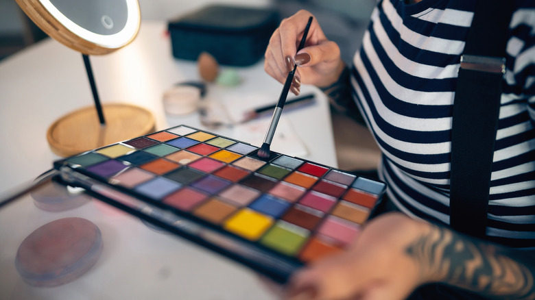 makeup artist with eyeshadow palette