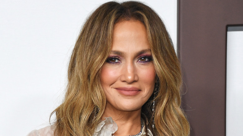 Jennifer Lopez smokey eye nude lips