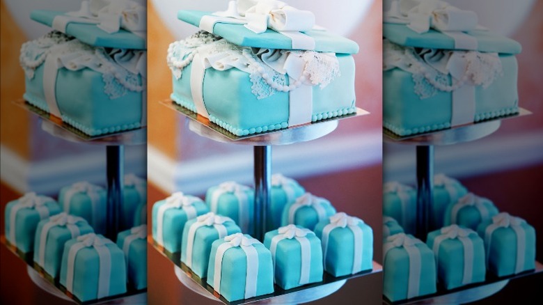 Pastry cakes shaped as Tiffany & Co. boxes