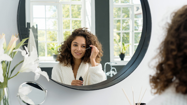 woman applying serum