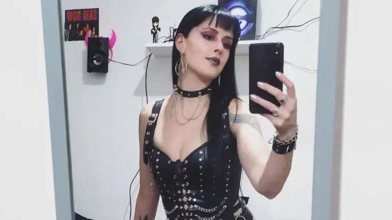 Woman wearing choker with chains