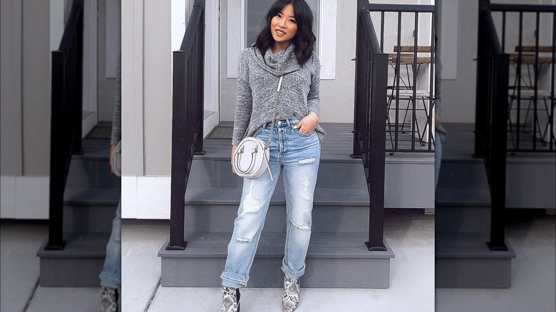 Gray seater ripped jeans