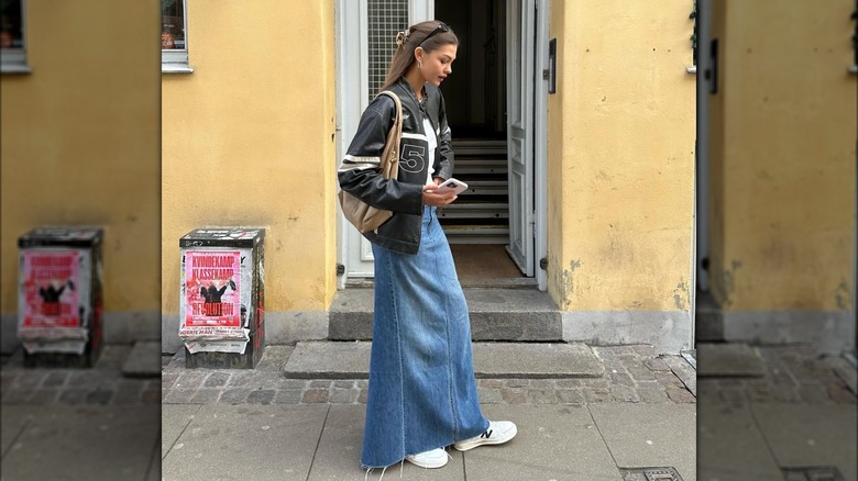 White sneakers with jean skirt