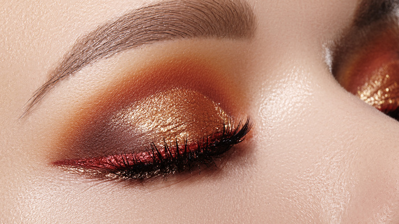 gold eyeshadow with red liner