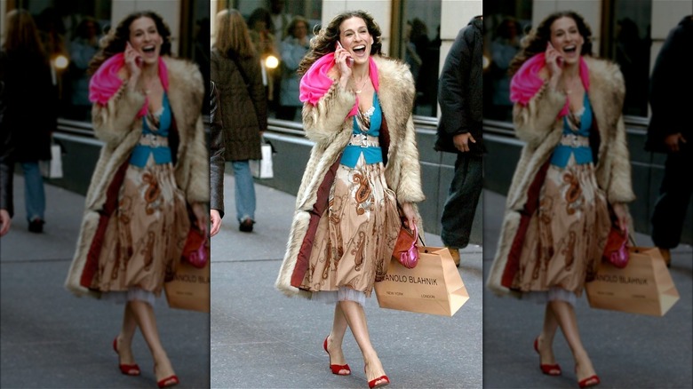 Carrie Bradshaw on cell phone smiling