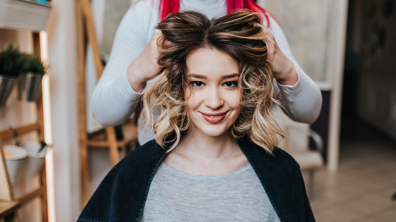 Woman with curly hair and chunky highlights