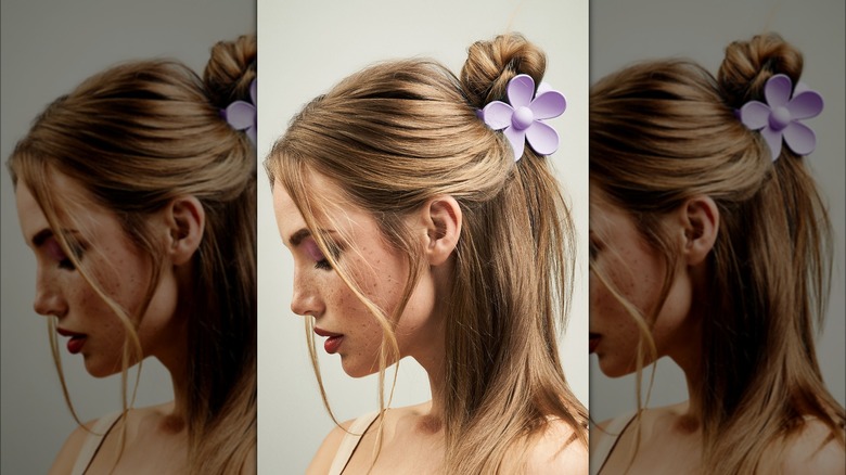 Woman wearing a flower shaped claw clip