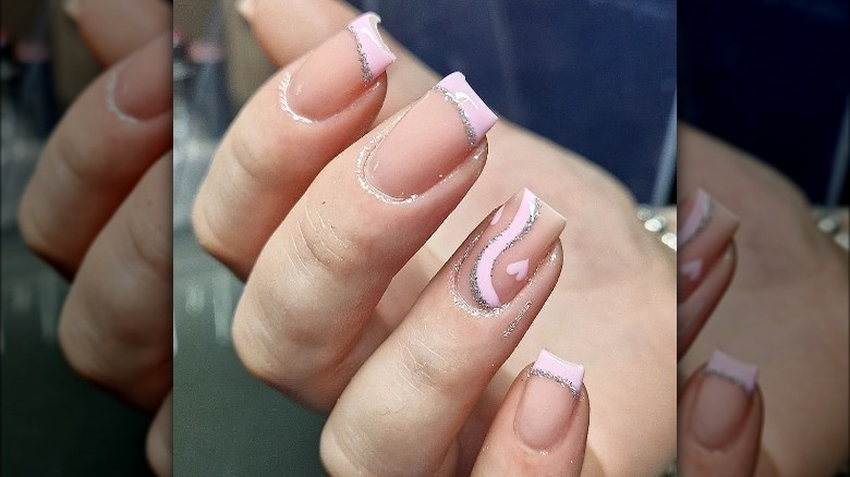 French swirl manicure