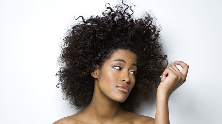 woman with natural hair 